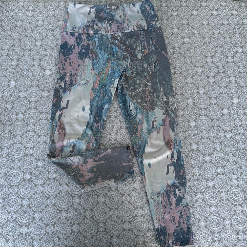 Onzie Flow Peloton Logo Love Stone High Rise Active Yoga Leggings Medium